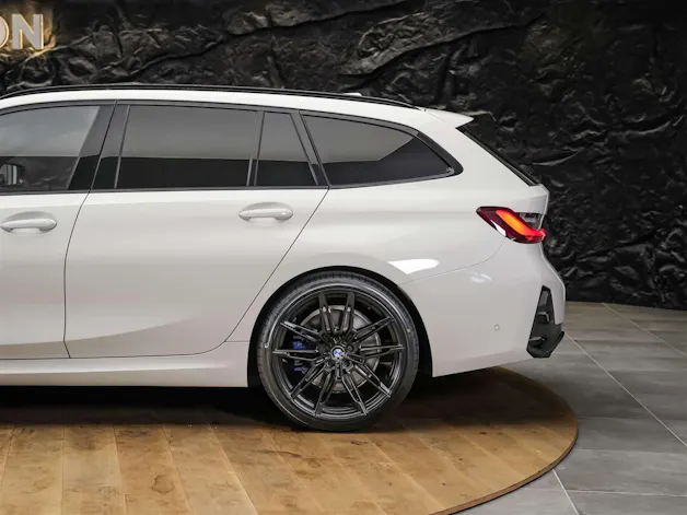 BMW M340i xDrive Touring Steptronic *Facelift 2025*20" Felgen*Panorama*360° Kamera*