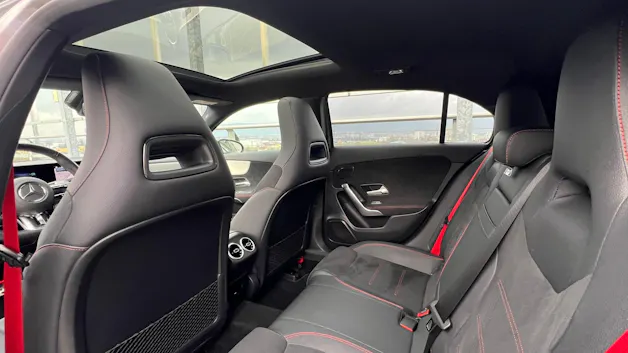 MERCEDES-BENZ AMG 35 4MATIC BLACK ll AERODYNAMIK 8G-DCT l 306 PS