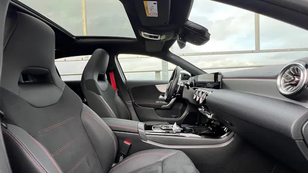MERCEDES-BENZ AMG 35 4MATIC BLACK ll AERODYNAMIK 8G-DCT l 306 PS