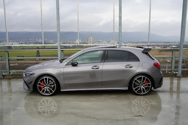 MERCEDES-BENZ AMG 35 4MATIC BLACK ll AERODYNAMIK 8G-DCT l 306 PS