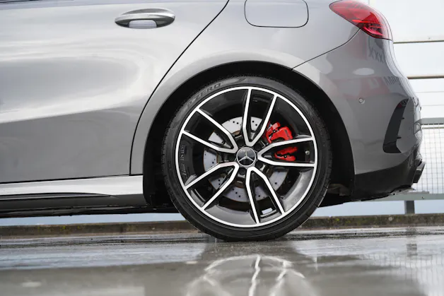 MERCEDES-BENZ AMG 35 4MATIC BLACK ll AERODYNAMIK 8G-DCT l 306 PS