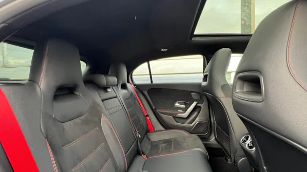 MERCEDES-BENZ AMG 35 4MATIC BLACK ll AERODYNAMIK 8G-DCT l 306 PS