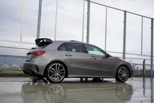 MERCEDES-BENZ AMG 35 4MATIC BLACK ll AERODYNAMIK 8G-DCT l 306 PS