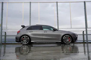 MERCEDES-BENZ AMG 35 4MATIC BLACK ll AERODYNAMIK 8G-DCT l 306 PS