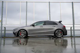 MERCEDES-BENZ AMG 35 4MATIC BLACK ll AERODYNAMIK 8G-DCT l 306 PS