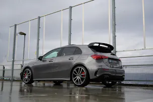 MERCEDES-BENZ AMG 35 4MATIC BLACK ll AERODYNAMIK 8G-DCT l 306 PS