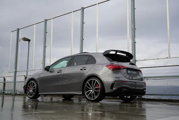 MERCEDES-BENZ AMG 35 4MATIC BLACK ll AERODYNAMIK 8G-DCT l 306 PS