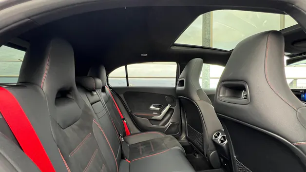 MERCEDES-BENZ AMG 35 4MATIC BLACK ll AERODYNAMIK 8G-DCT l 306 PS