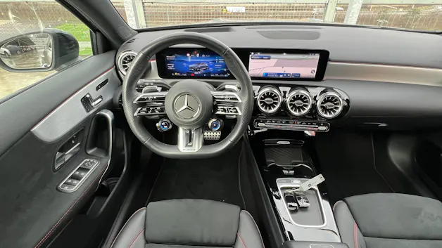 MERCEDES-BENZ AMG 35 4MATIC BLACK ll AERODYNAMIK 8G-DCT l 306 PS