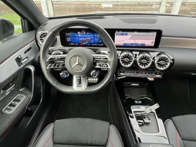 MERCEDES-BENZ AMG 35 4MATIC BLACK ll AERODYNAMIK 8G-DCT l 306 PS