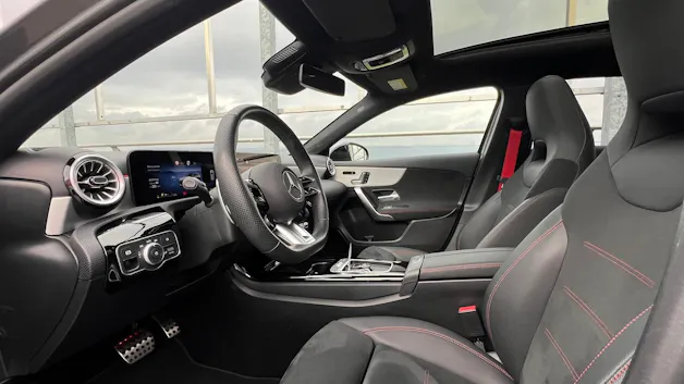 MERCEDES-BENZ AMG 35 4MATIC BLACK ll AERODYNAMIK 8G-DCT l 306 PS