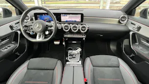 MERCEDES-BENZ AMG 35 4MATIC BLACK ll AERODYNAMIK 8G-DCT l 306 PS