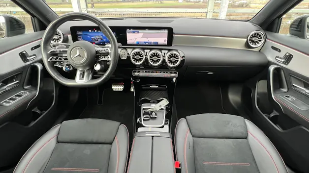 MERCEDES-BENZ AMG 35 4MATIC BLACK ll AERODYNAMIK 8G-DCT l 306 PS