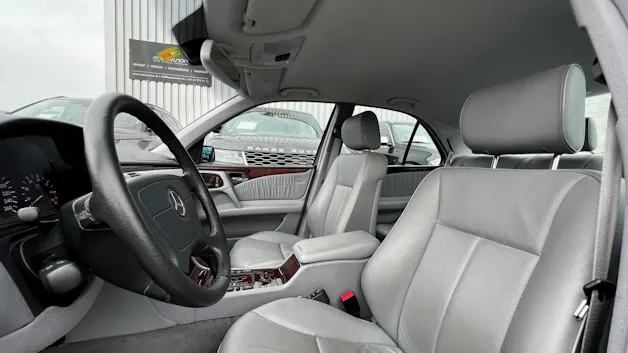 MERCEDES-BENZ E 280 ELÉGANCE 4-MATIC AUTOMATIC l 204 PS