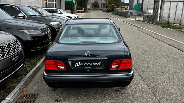 MERCEDES-BENZ E 280 ELÉGANCE 4-MATIC AUTOMATIC l 204 PS