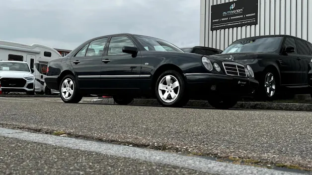 MERCEDES-BENZ E 280 ELÉGANCE 4-MATIC AUTOMATIC l 204 PS