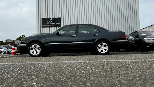 MERCEDES-BENZ E 280 ELÉGANCE 4-MATIC AUTOMATIC l 204 PS