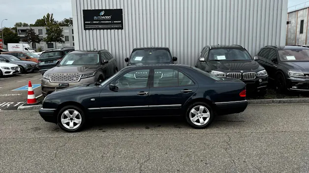MERCEDES-BENZ E 280 ELÉGANCE 4-MATIC AUTOMATIC l 204 PS