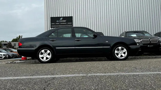 MERCEDES-BENZ E 280 ELÉGANCE 4-MATIC AUTOMATIC l 204 PS