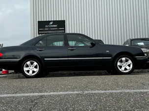 MERCEDES-BENZ E 280 ELÉGANCE 4-MATIC AUTOMATIC l 204 PS