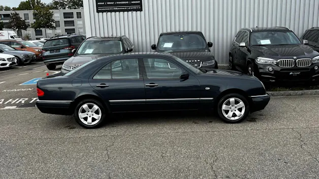 MERCEDES-BENZ E 280 ELÉGANCE 4-MATIC AUTOMATIC l 204 PS