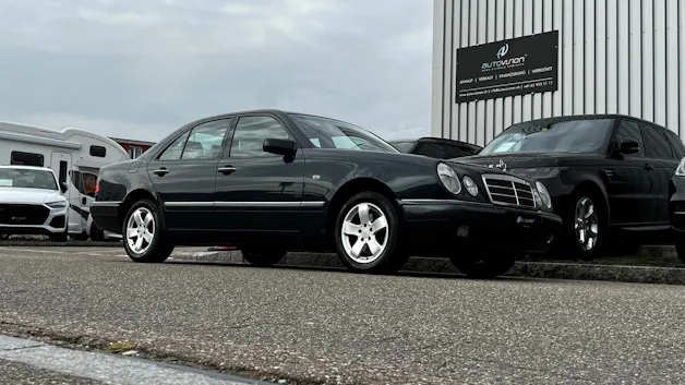 MERCEDES-BENZ E 280 ELÉGANCE 4-MATIC AUTOMATIC l 204 PS