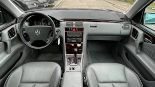 MERCEDES-BENZ E 280 ELÉGANCE 4-MATIC AUTOMATIC l 204 PS