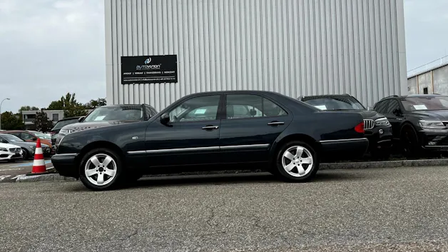 MERCEDES-BENZ E 280 ELÉGANCE 4-MATIC AUTOMATIC l 204 PS