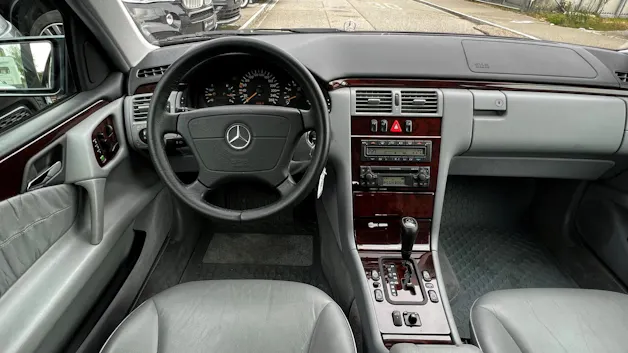 MERCEDES-BENZ E 280 ELÉGANCE 4-MATIC AUTOMATIC l 204 PS