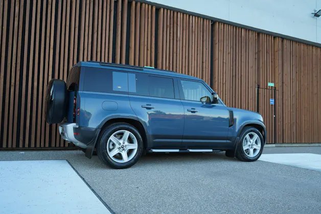 Land Rover DEFENDER 110 3.0 D I6 300 X-DYNAMIK HSE AWD AT8 l 300 PS