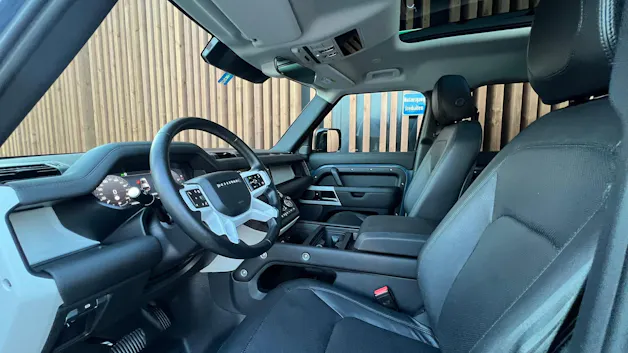 Land Rover DEFENDER 110 3.0 D I6 300 X-DYNAMIK HSE AWD AT8 l 300 PS