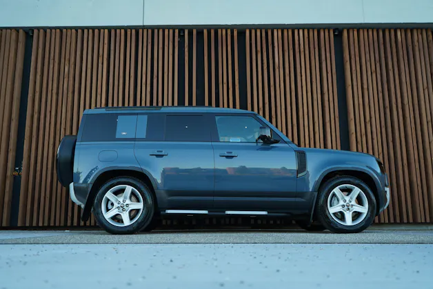 Land Rover DEFENDER 110 3.0 D I6 300 X-DYNAMIK HSE AWD AT8 l 300 PS