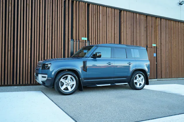 Land Rover DEFENDER 110 3.0 D I6 300 X-DYNAMIK HSE AWD AT8 l 300 PS
