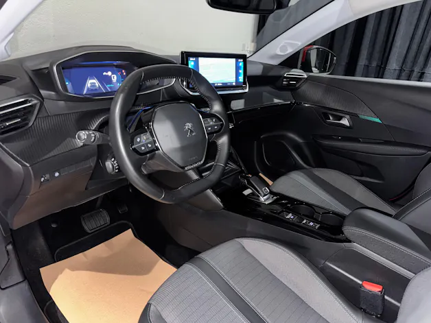 PEUGEOT 208 1.2 PureTech Allure Pack EAT8 | 1.Hand |
