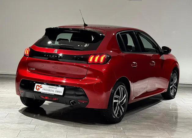PEUGEOT 208 1.2 PureTech Allure Pack EAT8 | 1.Hand |