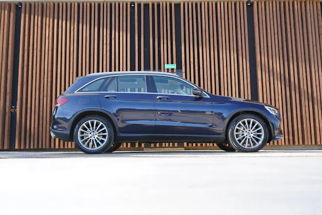 MERCEDES-BENZ GLC 300 D AMG LINE 4MATIC 9G-TRONIC l 245 PS
