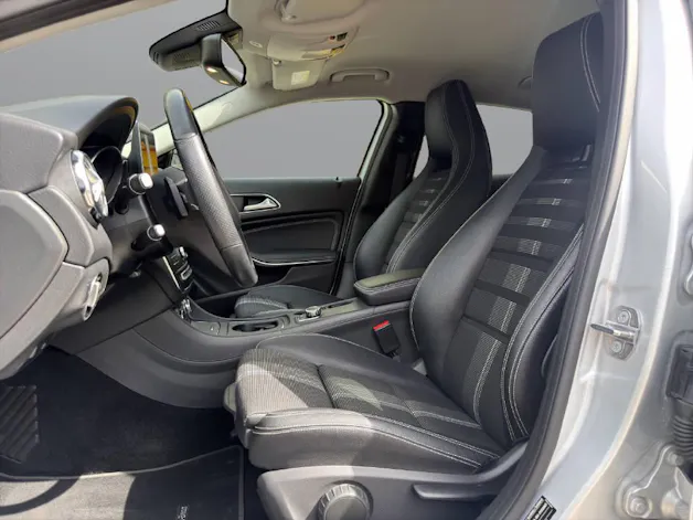 MERCEDES-BENZ GLA 200 Urban