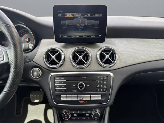 MERCEDES-BENZ GLA 200 Urban