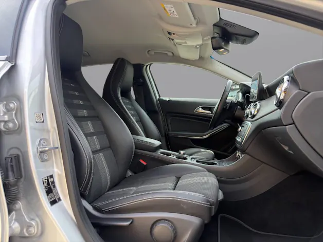 MERCEDES-BENZ GLA 200 Urban