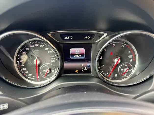 MERCEDES-BENZ GLA 200 Urban