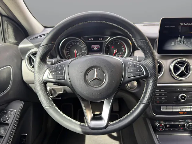 MERCEDES-BENZ GLA 200 Urban