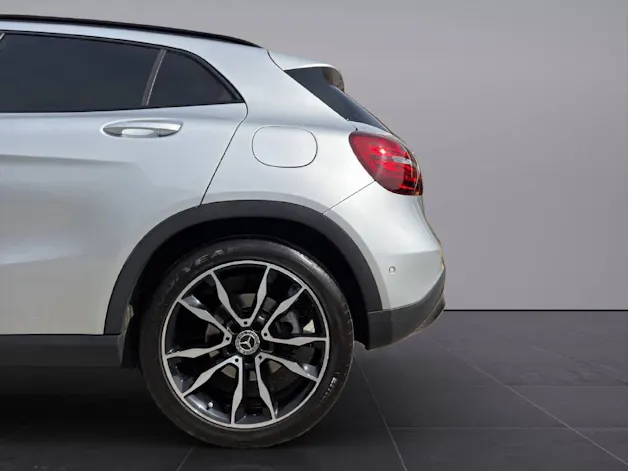 MERCEDES-BENZ GLA 200 Urban