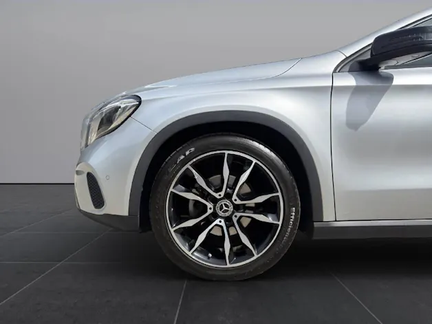 MERCEDES-BENZ GLA 200 Urban