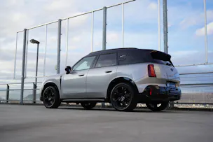 MINI COUNTRYMAN S ALL4 STEPTRONIC JCW BLACK l 217 PS
