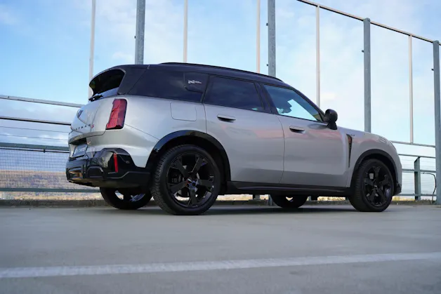MINI COUNTRYMAN S ALL4 STEPTRONIC JCW BLACK l 217 PS