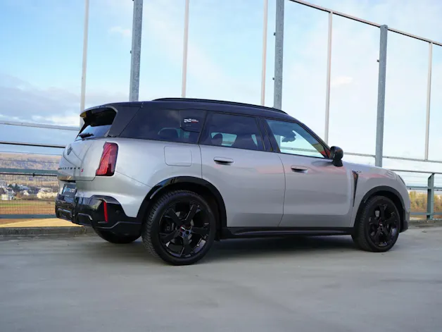 MINI COUNTRYMAN S ALL4 STEPTRONIC JCW BLACK l 217 PS