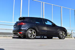 PORSCHE CAYENNE TURBO S BLACK l 551 PS