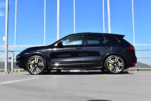 PORSCHE CAYENNE TURBO S BLACK l 551 PS