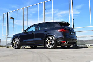 PORSCHE CAYENNE TURBO S BLACK l 551 PS