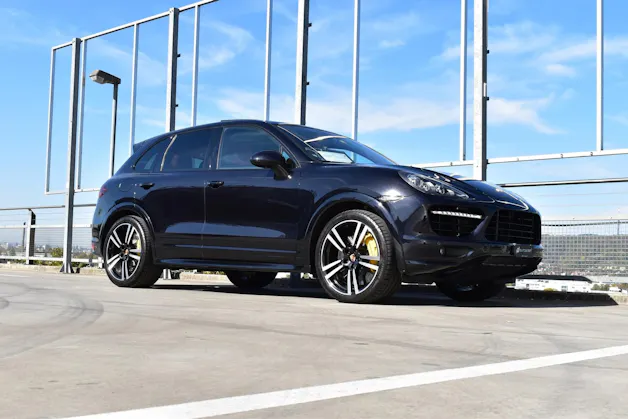PORSCHE CAYENNE TURBO S BLACK l 551 PS